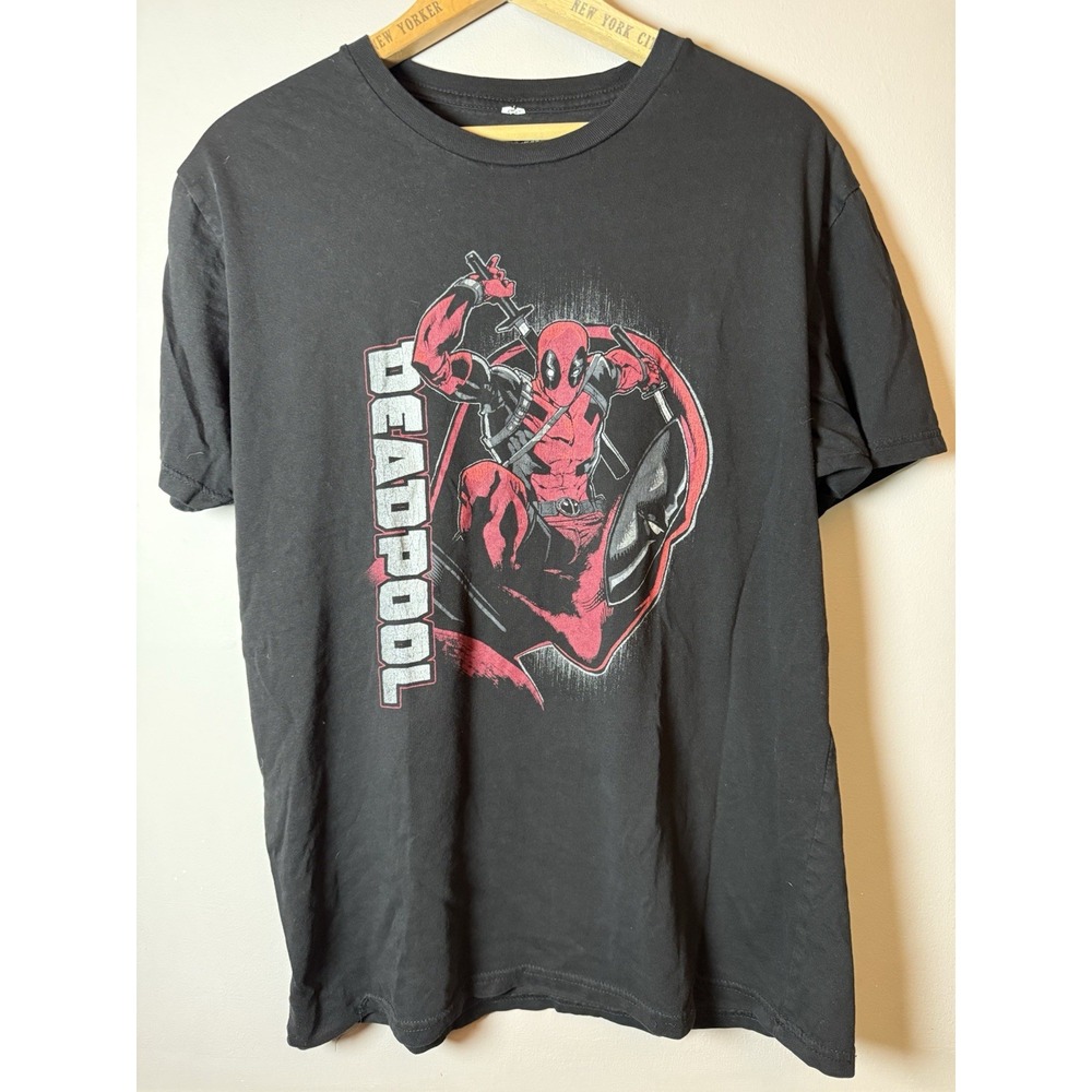Deadpool t-shirt, Marvel Graphic "We Love Fine" size Large
